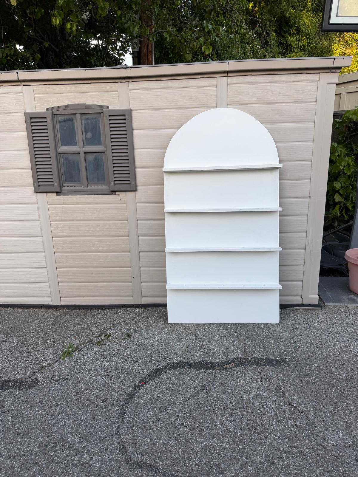 Arched-top wooden display shelf with four tiers